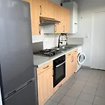 公寓 House In Away From The Hustle And Bustle Of The *