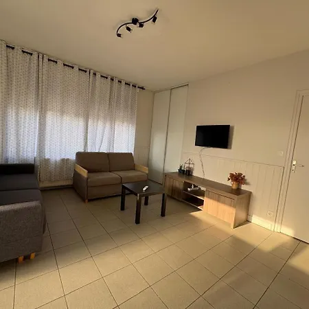 House In Away From The Hustle And Bustle Of The Lejlighed *
