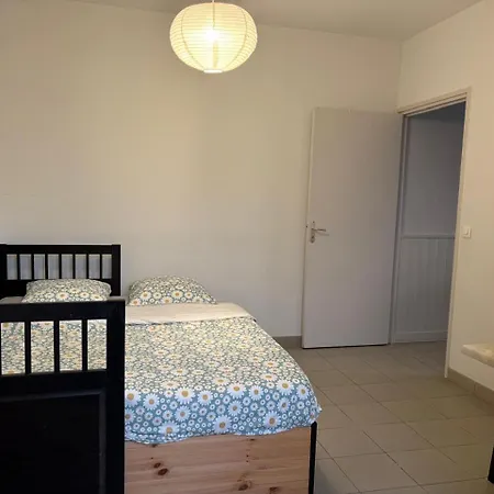 House In Away From The Hustle And Bustle Of The ליל